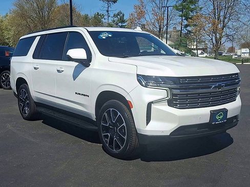 Certified 2022 Chevrolet Suburban RST w/ Luxury Package AWD/4WD image 5