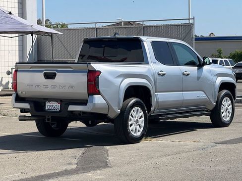 Used 2025 Toyota Tacoma SR5 w/ SR5 Upgrade Package image 5