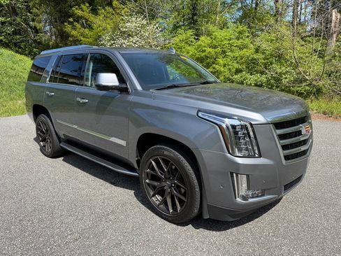Used 2020 Cadillac Escalade Luxury AWD/4WD image 4