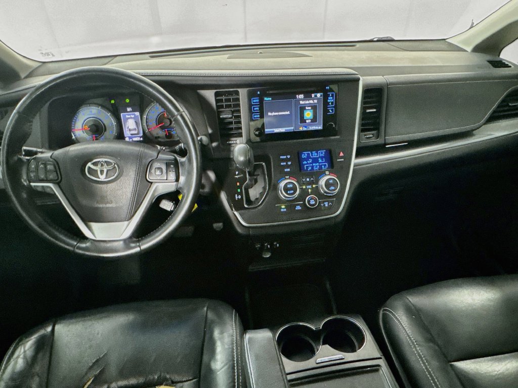 Used 2016 Toyota Sienna SE FWD image 23