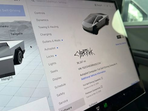 Used 2024 Tesla Cybertruck AWD Crew Cab image 2