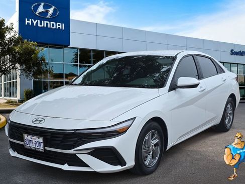 Certified 2024 Hyundai Elantra SE FWD image 1