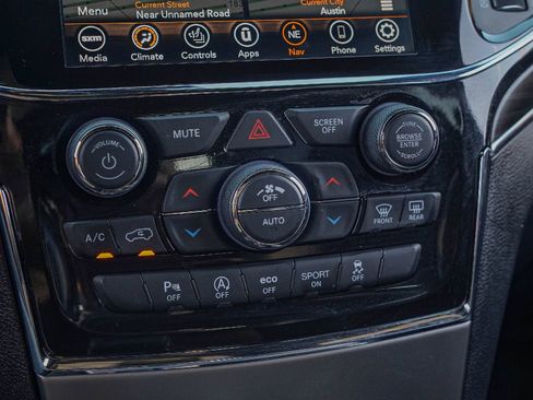 Used 2021 Jeep Grand Cherokee Limited w/ Trailer Tow Group IV image 17