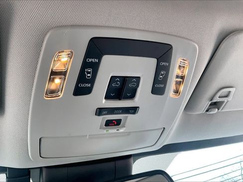 Used 2025 Toyota Sienna LE w/ LE Plus Package image 33