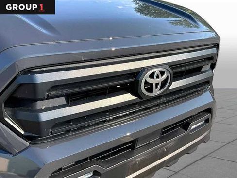 Certified 2025 Toyota Tacoma SR5 AWD/4WD image 31
