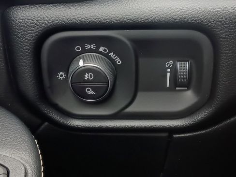 New 2026 RAM 2500 Big Horn AWD/4WD image 12