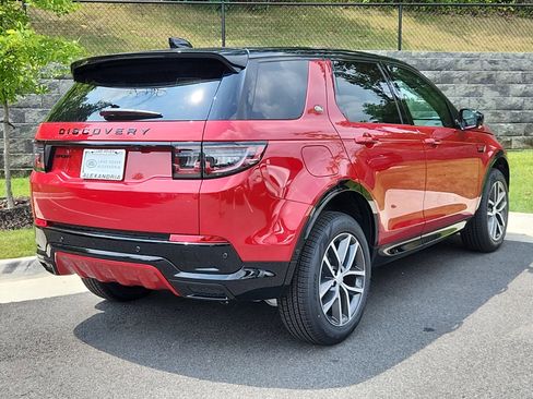 New 2024 Land Rover Discovery Sport Dynamic SE image 2