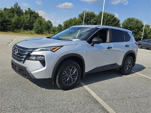 Used 2025 Nissan Rogue S image 3