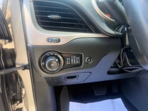 Used 2014 Jeep Cherokee Latitude w/ Comfort/Convenience Group AWD/4WD image 14