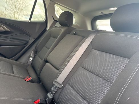 Used 2024 GMC Terrain SLE w/ Driver Convenience Package image 10