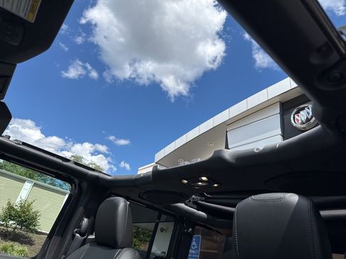 Used 2021 Jeep Wrangler Unlimited Sahara image 37