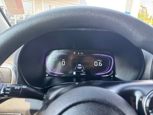 Certified 2025 Kia Soul LX w/ LX Technology Package FWD image 18