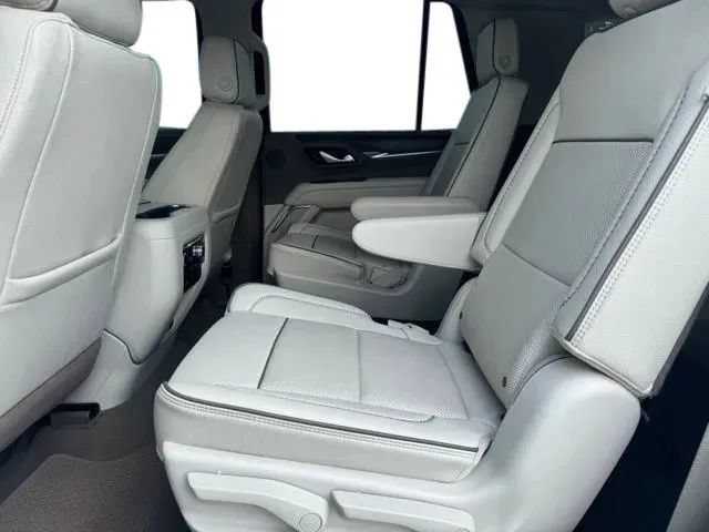 Used 2023 GMC Yukon Denali AWD/4WD image 18
