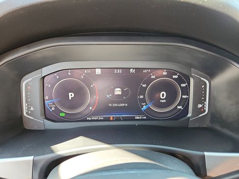 Used 2022 Volkswagen Atlas Cross Sport SEL R-Line image 17