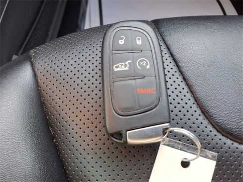 Used 2023 Jeep Cherokee Altitude Lux image 99