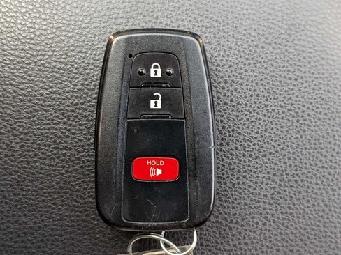Used 2020 Toyota RAV4 XLE w/ All Weather Liner Package AWD/4WD image 31