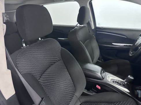 Used 2019 Dodge Journey SE FWD image 38