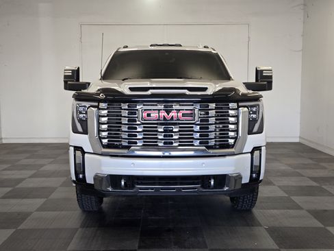 Used 2024 GMC Sierra 3500 Denali w/ Denali Reserve Package AWD/4WD image 3