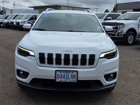 Used 2019 Jeep Cherokee Latitude Plus image 3