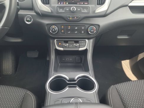 Used 2024 GMC Terrain SLE AWD/4WD image 11