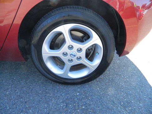 Used 2011 Nissan Leaf SL FWD image 25