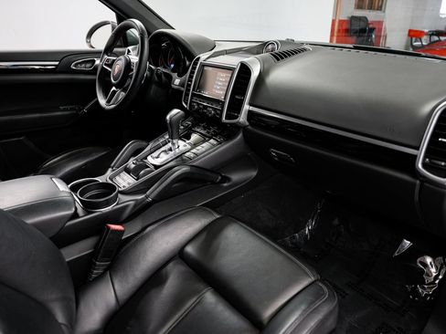 Used 2015 Porsche Cayenne Diesel AWD/4WD image 24