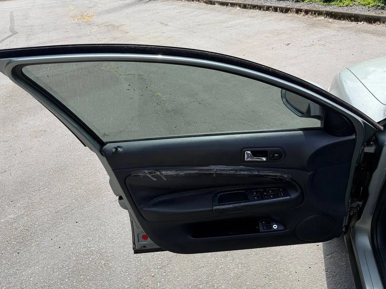 Used 2005 Volkswagen Passat GL FWD image 12