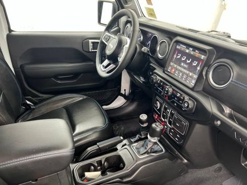 Used 2023 Jeep Wrangler Unlimited Rubicon 4xe w/ Cold Weather Group AWD/4WD image 20