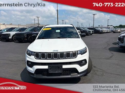 Used 2024 Jeep Compass Latitude AWD/4WD image 2