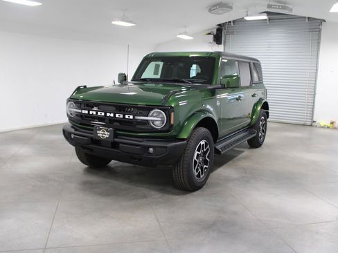 New 2025 Ford Bronco Outer Banks image 3