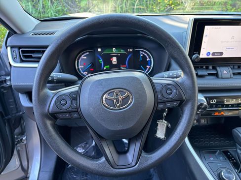 Used 2025 Toyota RAV4 LE image 28