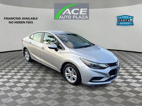 Used 2017 Chevrolet Cruze LT FWD image 1