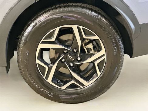 Used 2025 Kia Sportage LX image 6