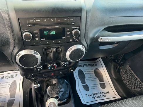 Used 2012 Jeep Wrangler Rubicon w/ PWR Convenience Group AWD/4WD image 14