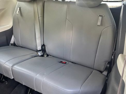 Used 2021 Toyota Sienna XLE w/ XLE Plus Package FWD image 26