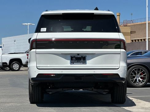 New 2026 Lincoln Navigator Black Label AWD/4WD image 4