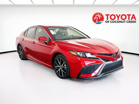 Used 2023 Toyota Camry SE w/ Cold Weather Package FWD image 1