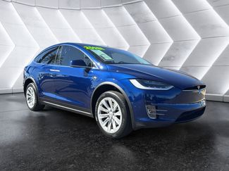 Used 2018 Tesla Model X 75D video 1