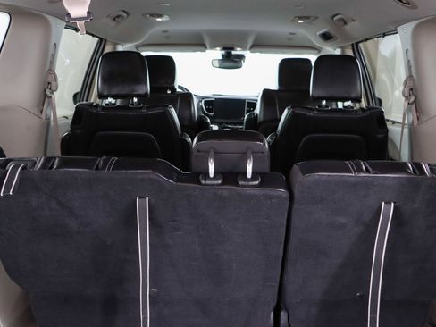 Used 2023 Chrysler Pacifica Touring-L image 30