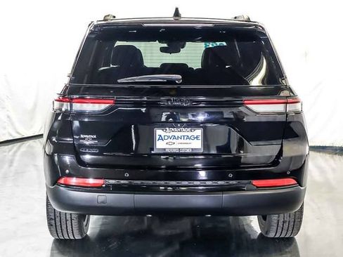 Used 2023 Jeep Grand Cherokee Altitude AWD/4WD image 8
