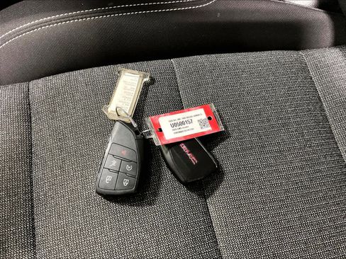 Used 2025 GMC Acadia Elevation image 31