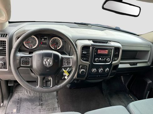 Used 2018 RAM 1500 Express RWD image 19