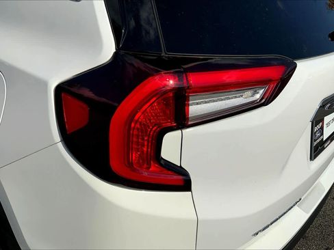 Used 2023 GMC Terrain SLE w/ Driver Convenience Package image 26