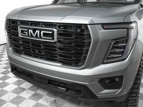 Used 2026 GMC Yukon Denali AWD/4WD image 33