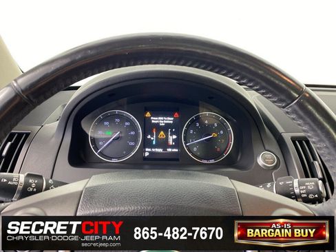 Used 2014 Land Rover LR2 image 16