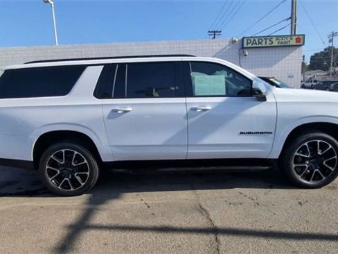 Used 2024 Chevrolet Suburban RST w/ Luxury Package image 9