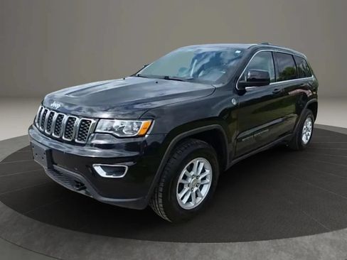 Used 2019 Jeep Grand Cherokee Laredo AWD/4WD image 3