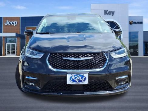 Used 2024 Chrysler Pacifica Limited FWD image 7