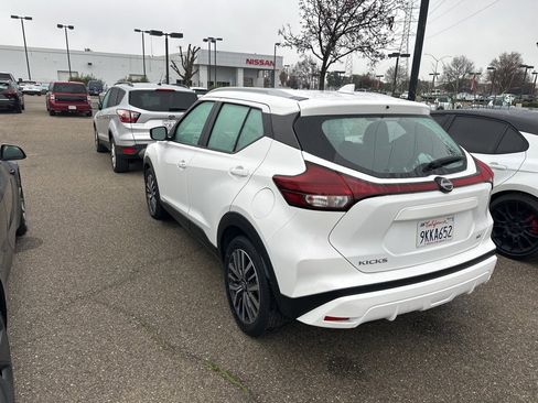 Used 2024 Nissan Kicks SV image 4