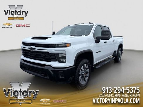 Used 2024 Chevrolet Silverado 2500 Custom w/ Custom Value Package AWD/4WD image 1